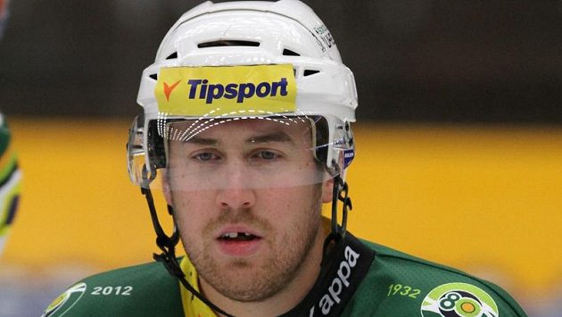 Kanadský obránce Dustin Kohn v dresu Karlových Varů. Kanadský obránce Dustin Kohn v dresu Karlových Varů.