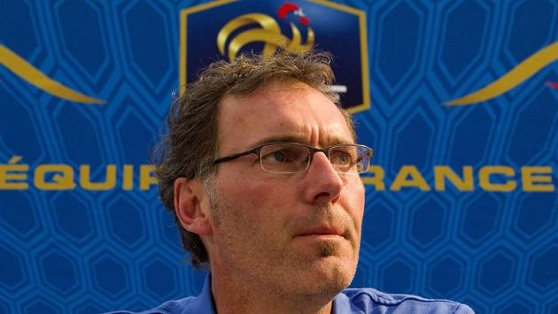 Trenér francouzských fotbalistů Laurent Blanc Trenér francouzských fotbalistů Laurent Blanc