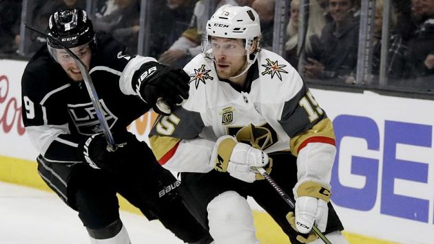 Adrian Kempe (vlevo) z Los Angeles a Jon Merrill z Vegas. Adrian Kempe (vlevo) z Los Angeles a Jon Merrill z Vegas.