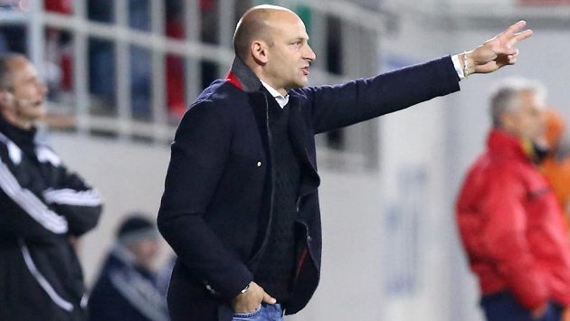 Adrián Guľa v akci na lavičce Žiliny. Adrián Guľa v akci na lavičce Žiliny.