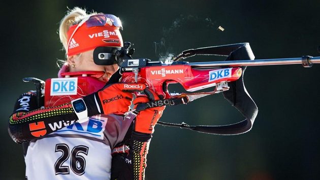 Německá biatlonistka Maren Hammerschmidtová na střelnici během závodu SP v Pokljuce. Německá biatlonistka Maren Hammerschmidtová na střelnici během závodu SP v Pokljuce.