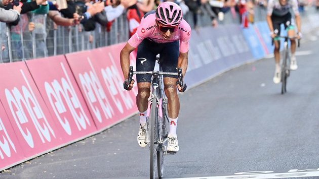 Kolumbijský cyklista Egan Bernal si v náročné 11. etapě upevnil vedení na Giru d'Italia. Kolumbijský cyklista Egan Bernal si v náročné 11. etapě upevnil vedení na Giru d'Italia.