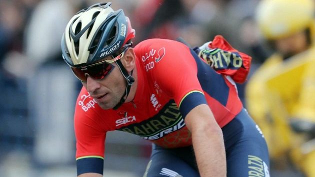 Italský cyklista Vincenzo Nibali usiluje po nezaviněném pádu na Tour de France o náhradu škod. Italský cyklista Vincenzo Nibali usiluje po nezaviněném pádu na Tour de France o náhradu škod.