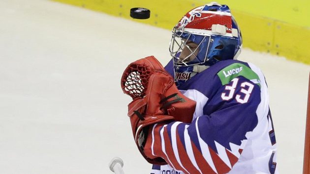 Brankář hokejové reprezentace Ben Bowns v akci během utkání mistrovství světa. Brankář hokejové reprezentace Ben Bowns v akci během utkání mistrovství světa.