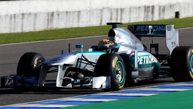 Lewis Hamilton při testech nového mercedesu v Jerezu. Lewis Hamilton při testech nového mercedesu v Jerezu.