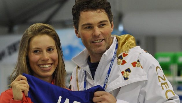 Jaromír Jágr na olympiádě se zlatou Evou Samkovou. Vypadá to, že česká hokejová hvězda reprezentační dres obleče znovu na MS. Jaromír Jágr na olympiádě se zlatou Evou Samkovou. Vypadá to, že česká hokejová hvězda reprezentační dres obleče znovu na MS.