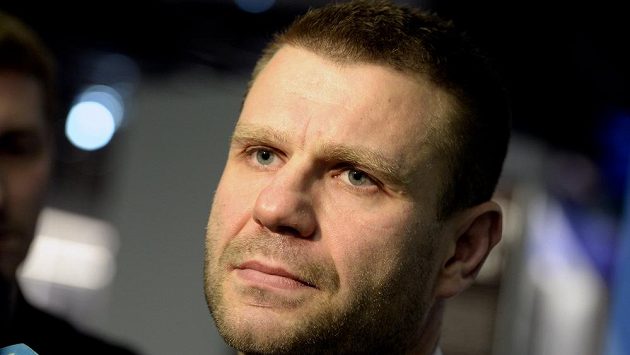 Trenér českých hokejových juniorů Václav Varaďa. Trenér českých hokejových juniorů Václav Varaďa.
