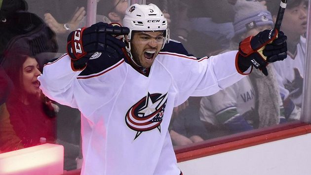 Obránce Columbusu Seth Jones se raduje z výhry. Už 16 zápasů stejné pocity všech hráčů. Obránce Columbusu Seth Jones se raduje z výhry. Už 16 zápasů stejné pocity všech hráčů.