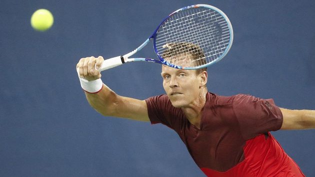 Český tenista Tomáš Berdych na turnaji v Cincinnati. Český tenista Tomáš Berdych na turnaji v Cincinnati.