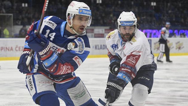 Legendy v akci. Hokejový útočník Tomáš Plekanec z Komety a Jaromír Jágr z Kladna. Legendy v akci. Hokejový útočník Tomáš Plekanec z Komety a Jaromír Jágr z Kladna.