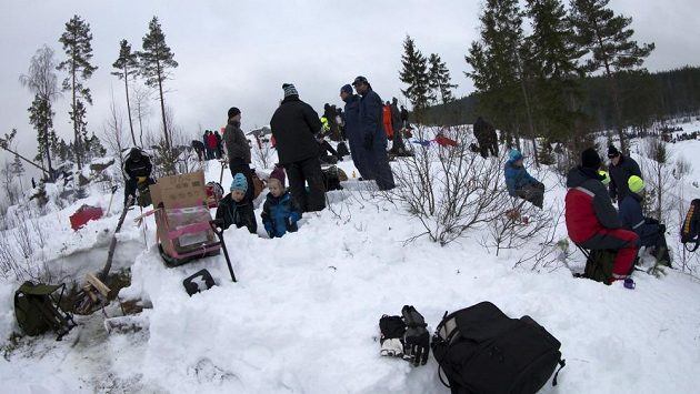 Fanoušci podél jedné z rychlostních zkoušek Švédské rallye. Fanoušci podél jedné z rychlostních zkoušek Švédské rallye.