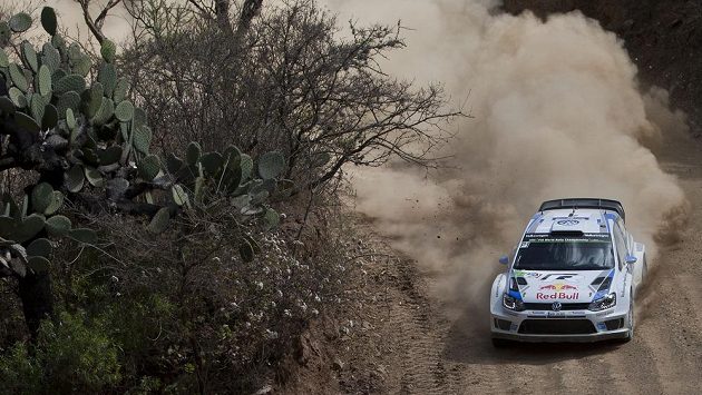 Sébastien Ogier z Francie se svým volkswagenem na trati Mexické rallye. Sébastien Ogier z Francie se svým volkswagenem na trati Mexické rallye.
