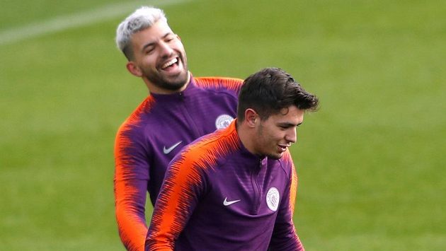 Španěl Brahim Díaz (vpravo) na tréninku Manchesteru City se Sergiem Agüerem. Španěl Brahim Díaz (vpravo) na tréninku Manchesteru City se Sergiem Agüerem.
