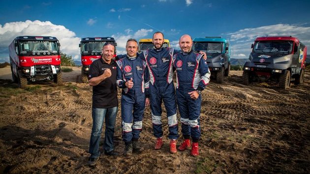 Přinese trojkoalice úspěch na Dakaru? Zleva konstruktér MKR Technology Mario Kress a jezdci týmu Bonver Dakar Project Milan Holáň, Tomáš Vrátný a Jaro Miškolci. Přinese trojkoalice úspěch na Dakaru? Zleva konstruktér MKR Technology Mario Kress a jezdci týmu Bonver Dakar Project Milan Holáň, Tomáš Vrátný a Jaro Miškolci.