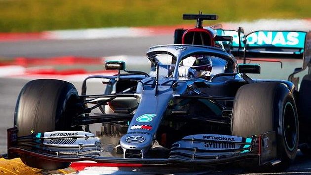 Mercedes během testování vyzkoušel novinku DAS. Mercedes během testování vyzkoušel novinku DAS.