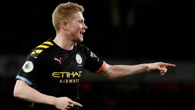 Záložník Manchesteru City Kevin De Bruyne se raduje ze své druhé trefy do sítě Arsenalu. Záložník Manchesteru City Kevin De Bruyne se raduje ze své druhé trefy do sítě Arsenalu.