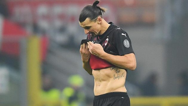 Zklamaný útočník AC Milán Zlatan Ibrahimovic. Zklamaný útočník AC Milán Zlatan Ibrahimovic.
