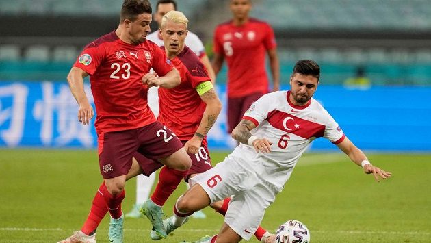 Švýcarský fotbalový reprezentant Xherdan Shaqiri míří z Liverpoolu do Lyonu. Švýcarský fotbalový reprezentant Xherdan Shaqiri míří z Liverpoolu do Lyonu.