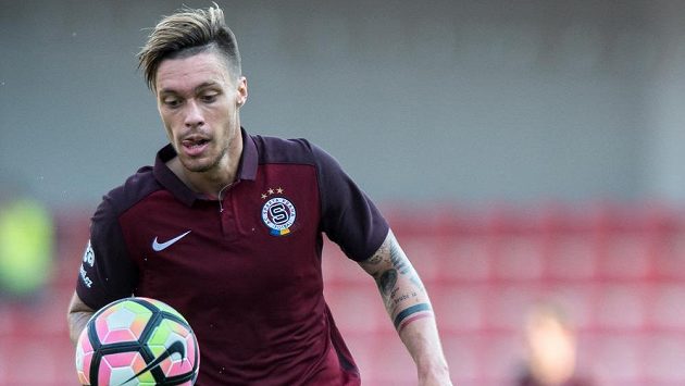 Václav Kadlec se dočkal se Spartou citelné porážky. Václav Kadlec se dočkal se Spartou citelné porážky.