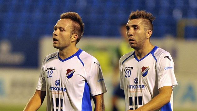 Zklamaní fotbalisté Baníku Ostrava. Vlevo Vladan Milosavljev, vpravo Davor Kukec. Zklamaní fotbalisté Baníku Ostrava. Vlevo Vladan Milosavljev, vpravo Davor Kukec.