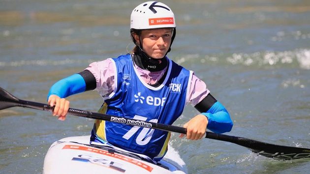 Kajakářka Amálie Hilgertová se v Pau ve Francii nečekaně stala mistryní Evropy ve vodním slalomu. Kajakářka Amálie Hilgertová se v Pau ve Francii nečekaně stala mistryní Evropy ve vodním slalomu.