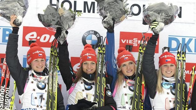 Vítězná štafeta českých biatlonistek při SP na Holmenkollenu: (zleva) Veronika Vítková, Jitka Landová, Gabriela Soukalová a Eva Puskarčíková. Vítězná štafeta českých biatlonistek při SP na Holmenkollenu: (zleva) Veronika Vítková, Jitka Landová, Gabriela Soukalová a Eva Puskarčíková.