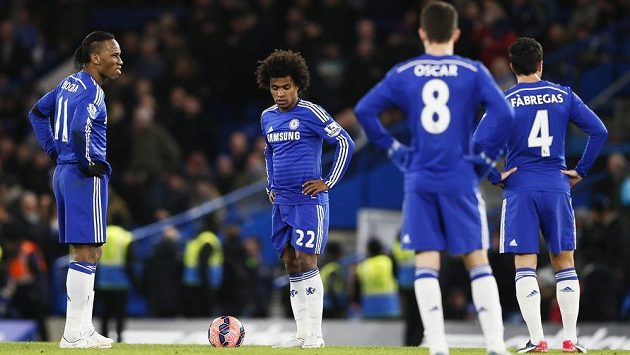 Zkoprnělí hráči Chelsea. poté, co vypadli s Bardfordem z FA Cupu. Zkoprnělí hráči Chelsea. poté, co vypadli s Bardfordem z FA Cupu.