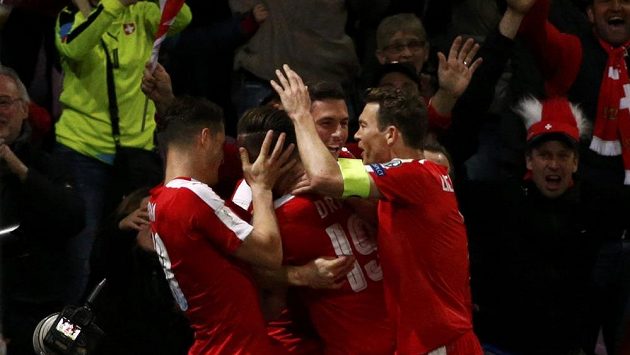 Radost Švýcarů poté, co Josip Drmic skóroval proti Lotyšsku. Radost Švýcarů poté, co Josip Drmic skóroval proti Lotyšsku.