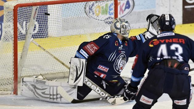 Brankář Liberce Ján Lašák neměl vyrážečku dle pravidel, klub zaplatí pokutu. Brankář Liberce Ján Lašák neměl vyrážečku dle pravidel, klub zaplatí pokutu.