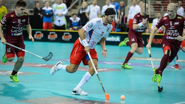 Tomáš Sladký při útočném výpadu proti Lotyšům. Tomáš Sladký při útočném výpadu proti Lotyšům.
