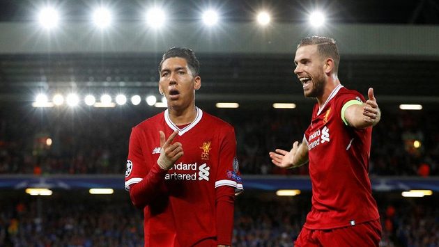 Liverpoolští Roberto Firmino (vlevo) a Jordan Henderson oslavují gól v odvetě play off Ligy mistrů proti Hoffenheimu. Liverpoolští Roberto Firmino (vlevo) a Jordan Henderson oslavují gól v odvetě play off Ligy mistrů proti Hoffenheimu.