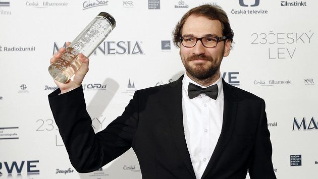 Režisér Ondřej Hudeček na archivním snímku z roku 2015, kdy vyhrál jednu kategorii v anketě Český Lev. Režisér Ondřej Hudeček na archivním snímku z roku 2015, kdy vyhrál jednu kategorii v anketě Český Lev.