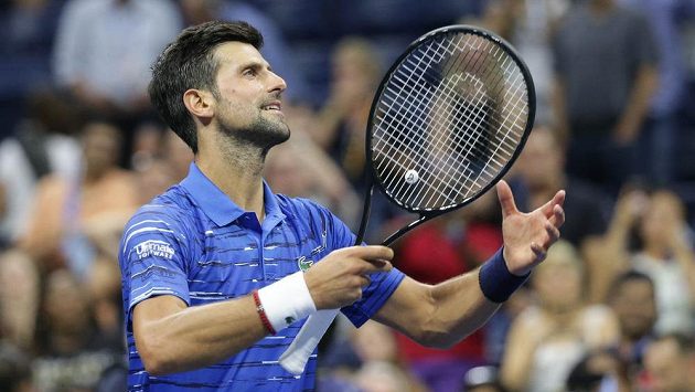 Novak Djokovič během zápasu proti Denisu Kudlovi na US Open 2019. Novak Djokovič během zápasu proti Denisu Kudlovi na US Open 2019.