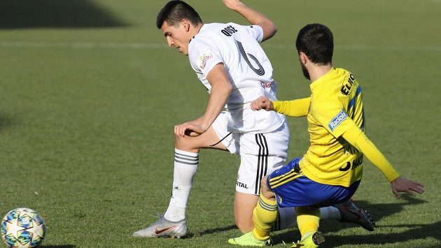 Zleva Kristi Qose z Karviné a Vachtang Čanturišvili ze Zlína. Zleva Kristi Qose z Karviné a Vachtang Čanturišvili ze Zlína.