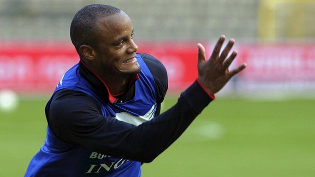 Belgický zadák Vincent Kompany bude měsíc mimo hru. Belgický zadák Vincent Kompany bude měsíc mimo hru.