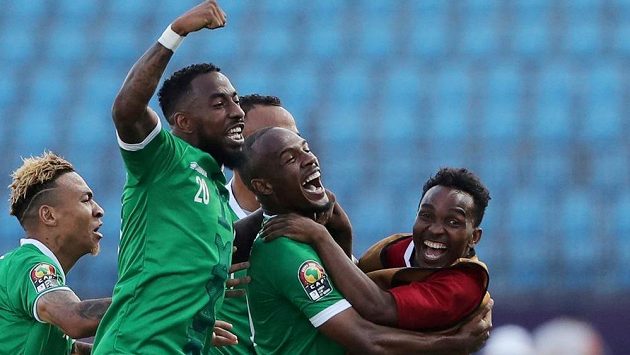 Radost hráčů Madagaskaru po jedné z branek proti Kongu. Radost hráčů Madagaskaru po jedné z branek proti Kongu.