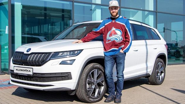 Zda se dohraje sezona NHL, Pavel Francouz netuší, ale aspoň ví, jakým autem se bude vozit po dobu svého pobytu v Česku. Zda se dohraje sezona NHL, Pavel Francouz netuší, ale aspoň ví, jakým autem se bude vozit po dobu svého pobytu v Česku.