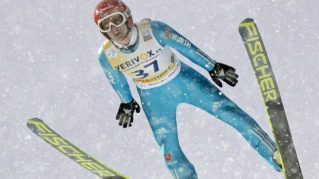 Německý skokan Richard Freitag vyhrál domácí závod SP v Oberstdorfu. Německý skokan Richard Freitag vyhrál domácí závod SP v Oberstdorfu.