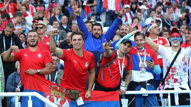 Srbští fanoušci během utkání na MS v Rusku. Srbští fanoušci během utkání na MS v Rusku.