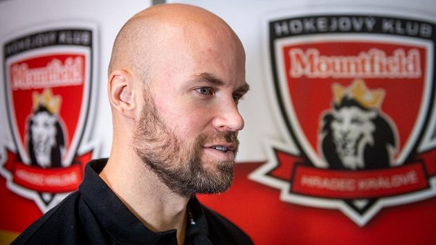 Kapitán extraligového týmu z Hradce Králové Radek Smoleňák. Kapitán extraligového týmu z Hradce Králové Radek Smoleňák.