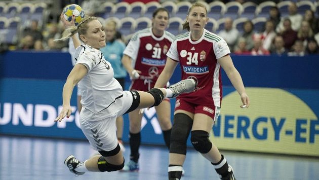 Jana Knedlíková (vlevo) na archivním snímku. Jana Knedlíková (vlevo) na archivním snímku.