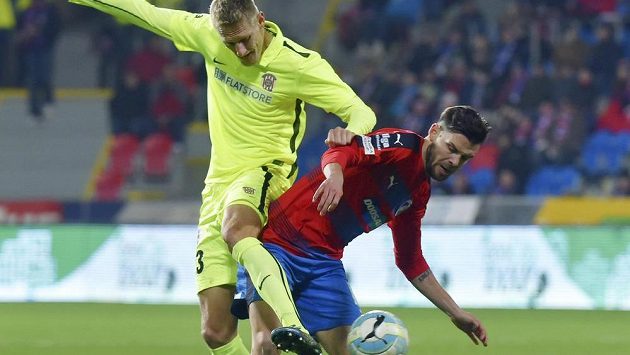 Zleva brněnský Michal Škoda a plzeňský Michal Ďuriš. Zleva brněnský Michal Škoda a plzeňský Michal Ďuriš.