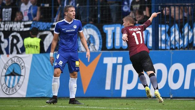 Sparťan Martin Frýdek se raduje z gólu v Liberci. Sparťan Martin Frýdek se raduje z gólu v Liberci.