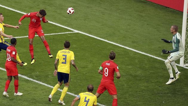 Záložník Anglie Dele Alli přidává druhý gól ve čtvrtfinálovém zápase se Švédy. Záložník Anglie Dele Alli přidává druhý gól ve čtvrtfinálovém zápase se Švédy.