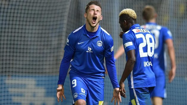 Liberecký Radek Voltr měl v dohrávce 17. kola první fotbalové ligy proti Zlínu několik šancí, ani jednou ale míč do branky nedostal a zápas skončil 0:0. Liberecký Radek Voltr měl v dohrávce 17. kola první fotbalové ligy proti Zlínu několik šancí, ani jednou ale míč do branky nedostal a zápas skončil 0:0.