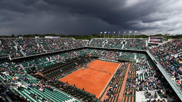 Aréna Philippa Chatriera je centrem French Open. Na stejném místě stál před lety koncentrační tábor. Aréna Philippa Chatriera je centrem French Open. Na stejném místě stál před lety koncentrační tábor.