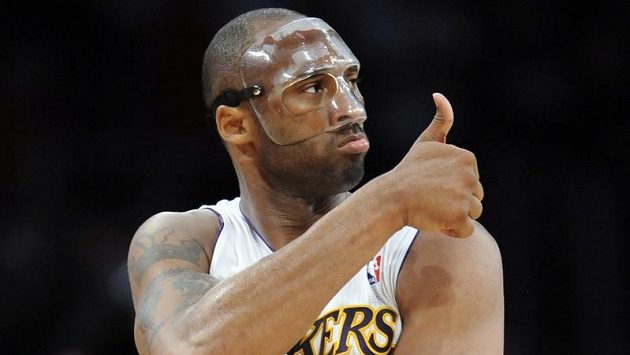 Skóre překlopil Kobe Bryant. Skóre překlopil Kobe Bryant.