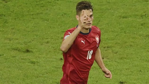 Pátý zásah na EURO. Patrik Schick (vpravo) oslavuje svou trefu do sítě Dánska během čtvrtfinále EURO, dostal se mezi nejlepší střelce turnaje. Ilustrační foto. Pátý zásah na EURO. Patrik Schick (vpravo) oslavuje svou trefu do sítě Dánska během čtvrtfinále EURO, dostal se mezi nejlepší střelce turnaje. Ilustrační foto.