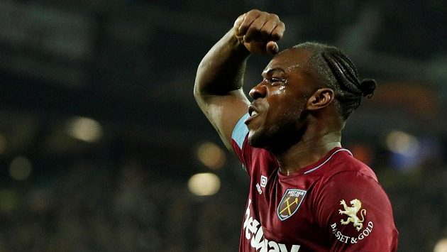 Michail Antonio z West Hamu slaví gól proti Liverpoolu. Michail Antonio z West Hamu slaví gól proti Liverpoolu.