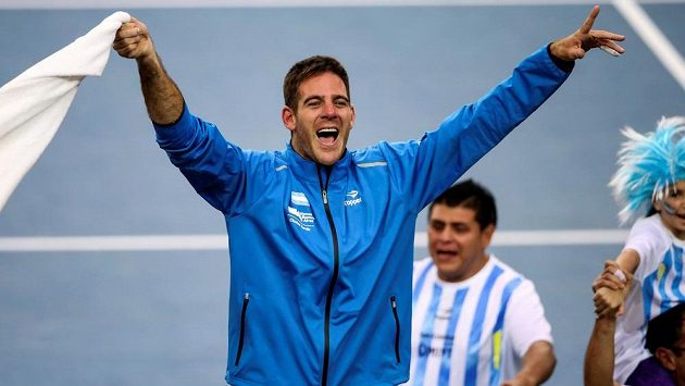 Argentinský tenista Juan Martin del Potro takhle oslavoval vítězství v Davis Cupu. Argentinský tenista Juan Martin del Potro takhle oslavoval vítězství v Davis Cupu.